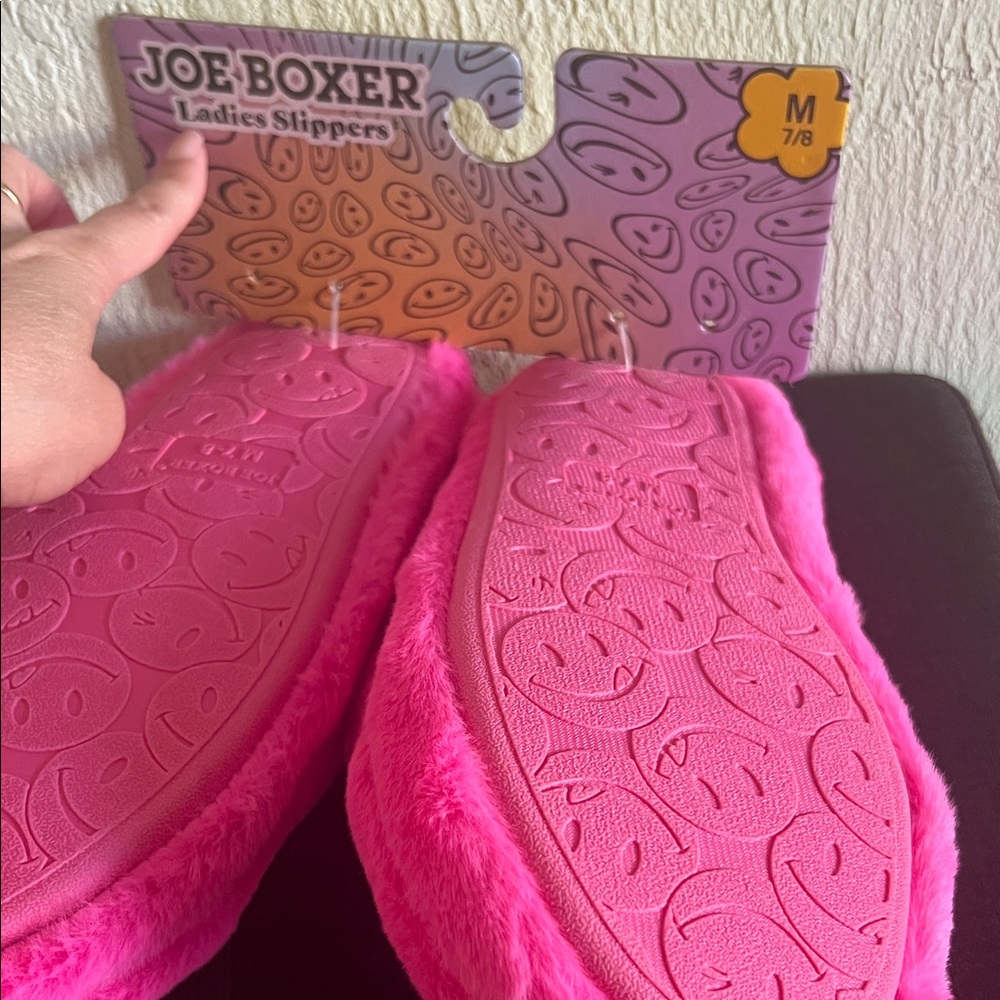 #1124+ Pink Smiley Face Slippers - Picture 3 of 11